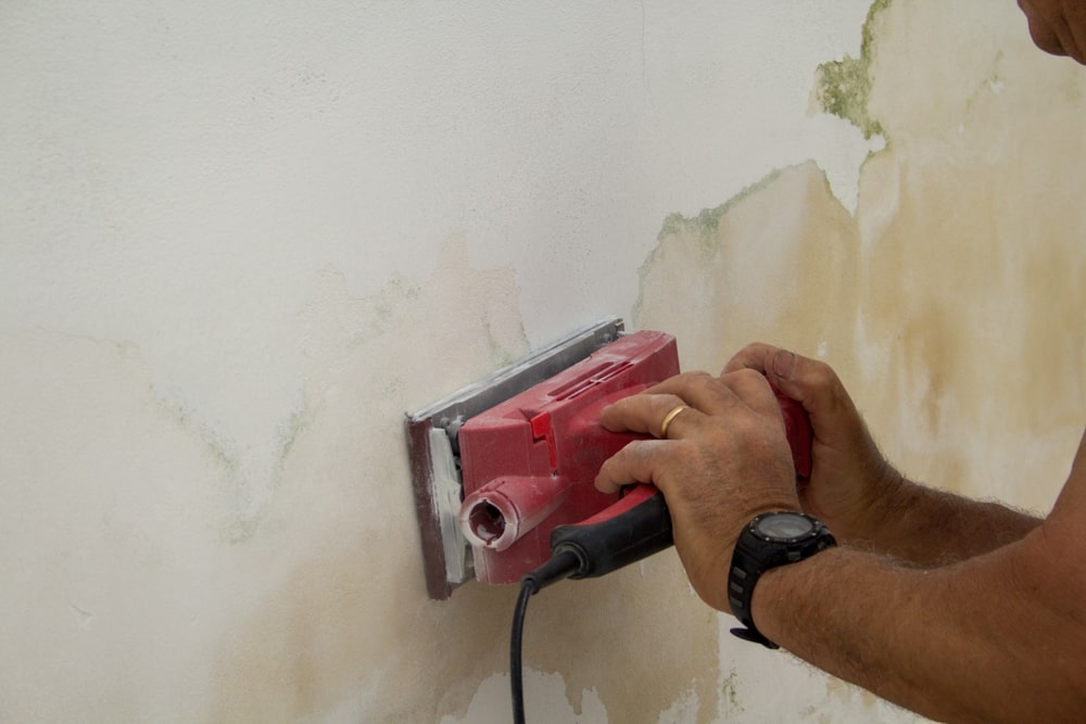 Enlever les tâches d’humidité sur le mur